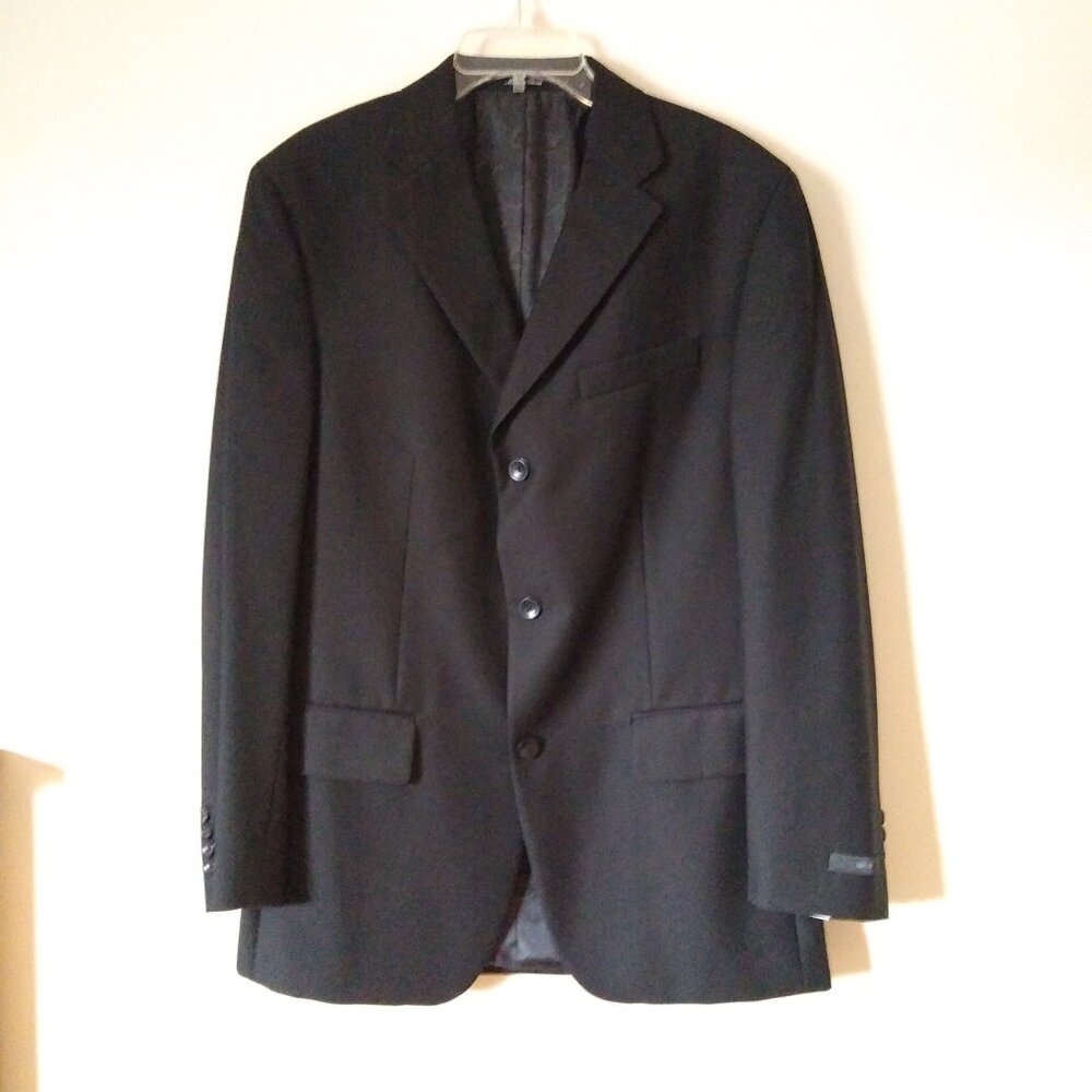 MEN'S FITTED SUIT JACKET. NWT